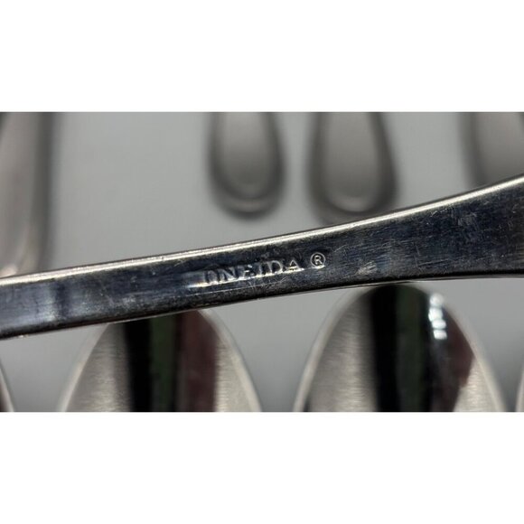 Oneida‎ Joanne Stainless Steel Flatware Set 20 Pc - Picture 5 of 5